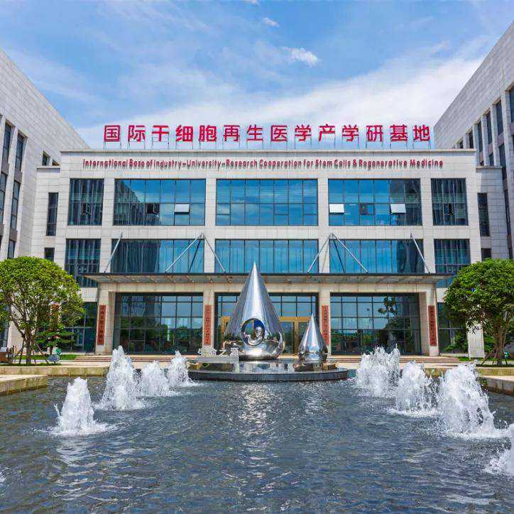 她是中国第一美妇，因太美被克林顿接见，为显年轻28年不近男色